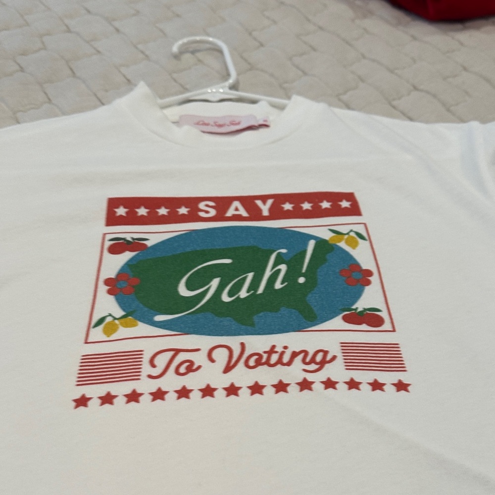 Ready for voting season? Get this Lisa Says Gah White Graphic 'Say Gah!' Tee